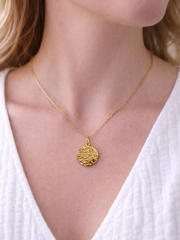 Collier médaille martellée